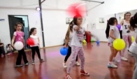 Zumba kids los chicos bailan